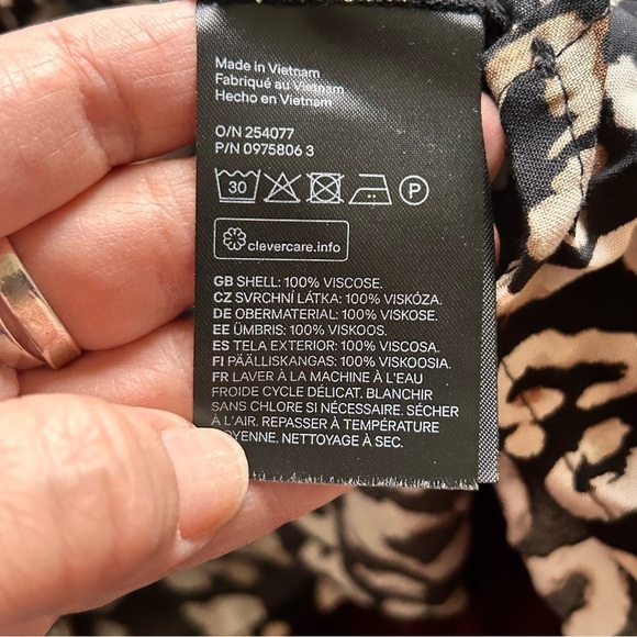 H&M Cheetah True Wrap Dress Women Size Large - Picture 9 of 9